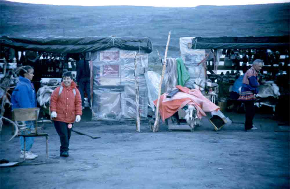 136 - Noruega - tiendas de souvenirs samis o laponas - 1989